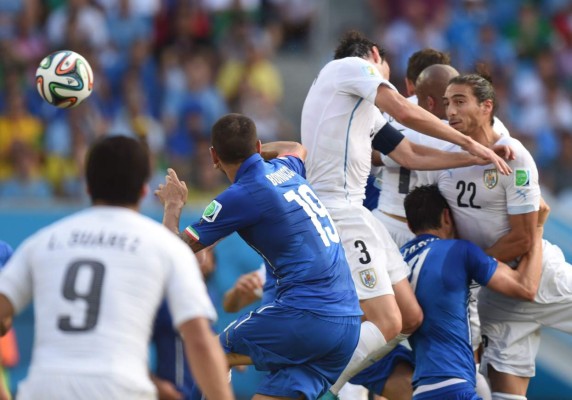 Uruguay le ganó a Italia 1-0 y se clasificó a los octavos