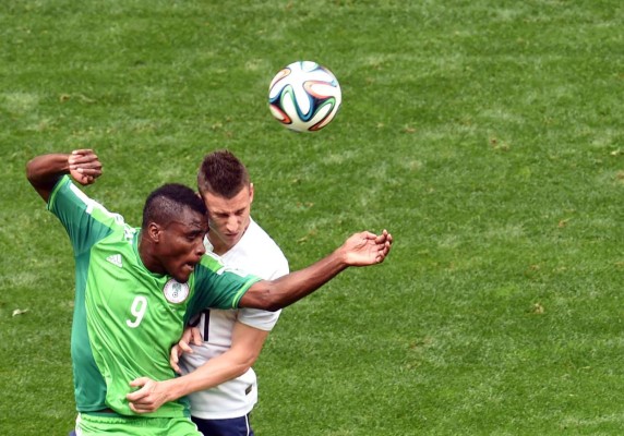 Francia calificó a cuartos de final tras derrotar por 2-0 a Nigeria