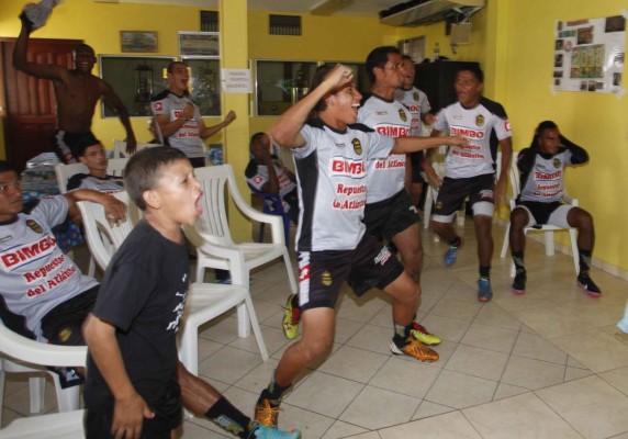 FOTOS: La increíble forma en que se vive clásico español en Honduras