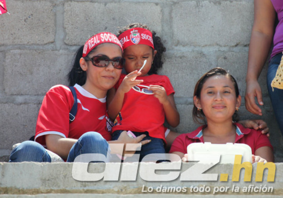 Ambientazo en el estadio Fransico Martínez.