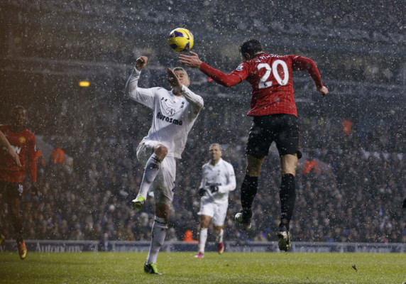 Tottenham empata de último minuto y rescata un punto entre la nieve.
