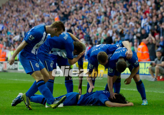 Roger Espinoza anota, pero Wigan cae en casa