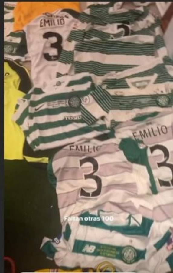 ¡Solos cracks! Emilio Izaguirre muestra su impresionante colección de camisetas