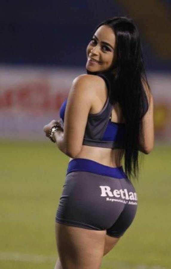 Jeimy Álvarez, la linda hondureña que se roba las miradas en los estadios