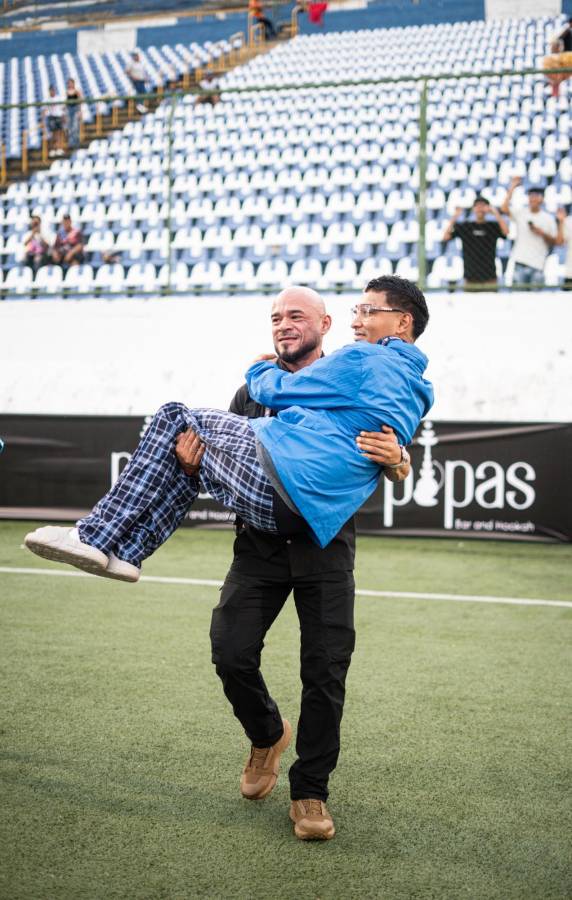 La pelea de Supremo, Joao deslumbra con baile sexy y el flow de tiktoker previo al Honduras-Nicaragua en Managua