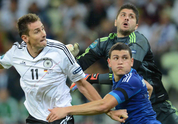 Alemania avanzó a paso firme, con festival de goles 4-2 a Grecia