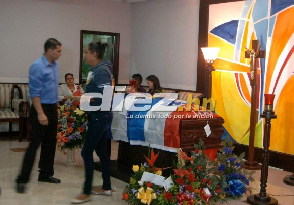 FOTOS: Dolor y llanto inundan el velorio de Arnold Peralta