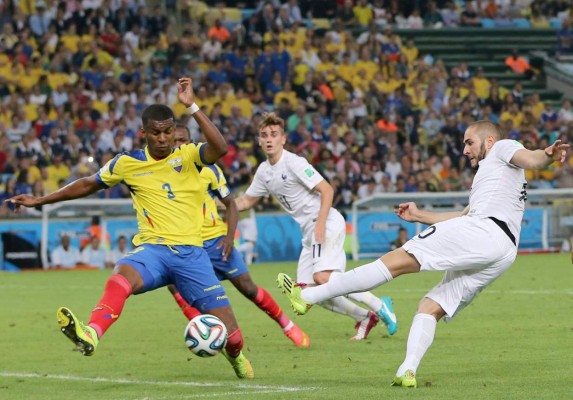 Francia empató para ser líder de grupo y eliminar a Ecuador