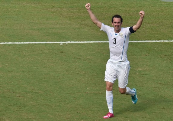 Uruguay le ganó a Italia 1-0 y se clasificó a los octavos