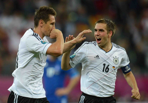 Alemania avanzó a paso firme, con festival de goles 4-2 a Grecia