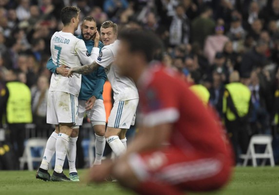 No se vio por TV: El gran gesto del Real Madrid con los jugadores del Bayern; CR7 fue a buscar a Benzema