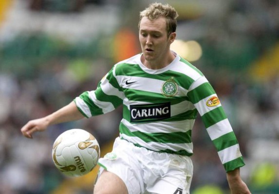 ¡Entre grandes! Emilio Izaguirre es escogido en el 11 histórico del Celtic de Escocia