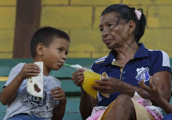 ¡NO SE VIO EN TV! El llenazo en El Progreso y el curioso festejo del' Chino'