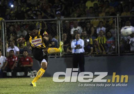 Inolvidable despedida de un ídolo Carlos Pavón