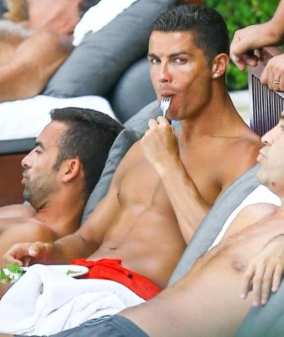 Cristiano Ronaldo da a los chefs del United una lista de comidas y este es su plato favorito que incomodó a la plantilla