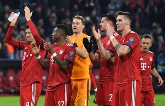 Bayern players celebrate after the UEFA Champions League Group E football match Bayern Munich vs Benfica Lisbon in Munich, southern Germany, on November 27, 2018. (Photo by Sven Hoppe / dpa / AFP) / Germany OUT
