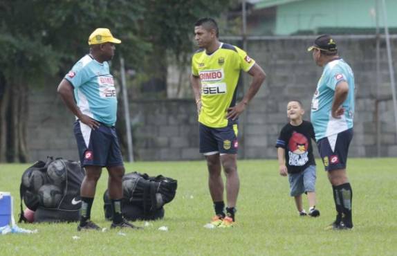 Carlo Costly y HernÃ¡n Medford durante un entrenamiento del Real EspaÃ±a.