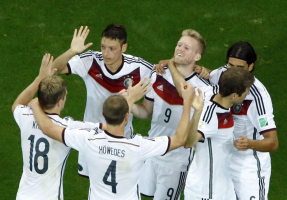 Alemania derrotó 2-1 a Argelia y ser rival de Francia
