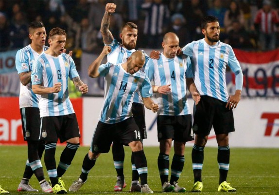 Argentina sufre en penales pero se mete a semifinales de Copa América
