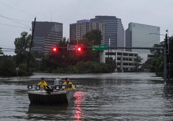 INFORME ESPECIAL: Asciende el número de muertes tras el paso del huracán Harvey en Houston, Texas