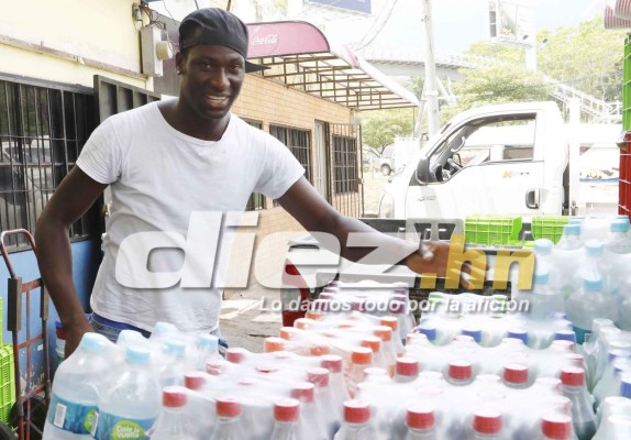 Fotos: Orlindo Ayovi, de futbolista a trabajar en Baleadas Express