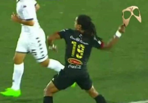 ¡Memes para morir de risa! Jonathan McDonald fue héroe y villano del clásico tico
