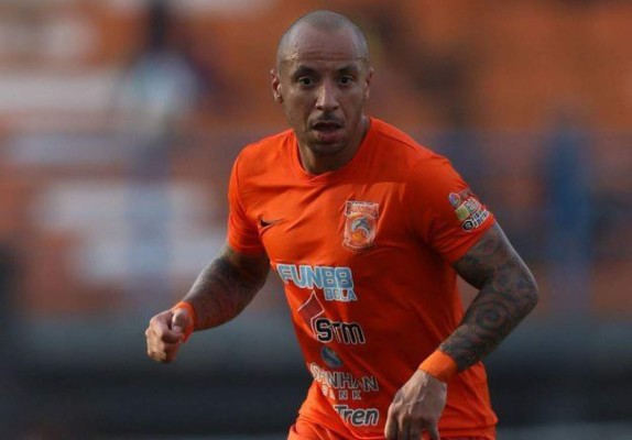 No están retirados: Reconocidos jugadores naufragando en ligas de bajo nivel