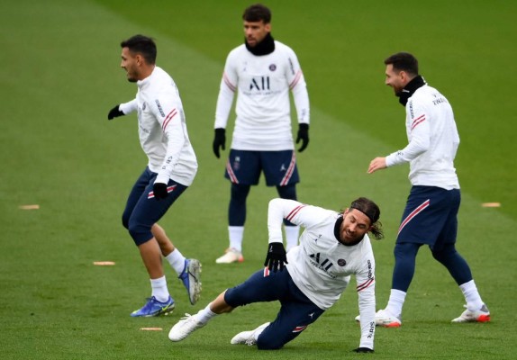 De acérrimos rivales a practicar juntos: así fue el reencuentro de Sergio Ramos con Messi en el entreno del PSG