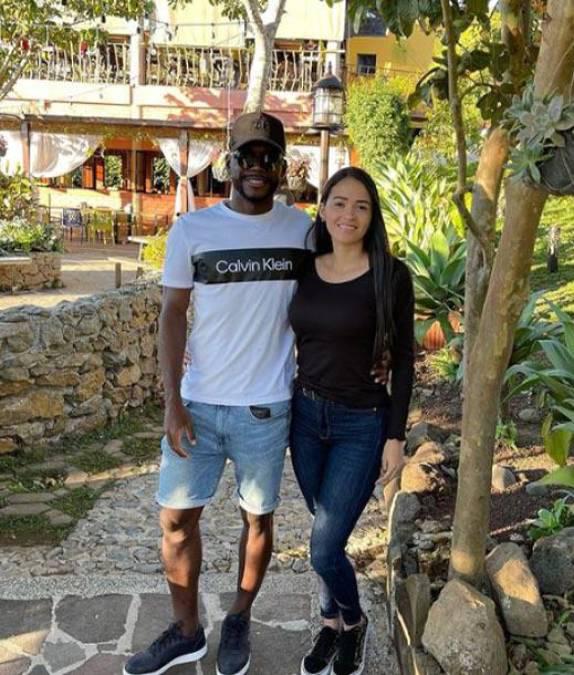 Goleador hondureño se jura amor eterno con licenciada salvadoreña en romántica boda en Puerto Cortés