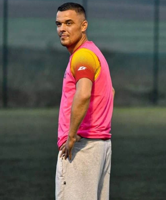 Era mejor que Lewandowski, el Chelsea de Mourinho le ofreció contrato, pero terminó borracho en las calles de Polonia