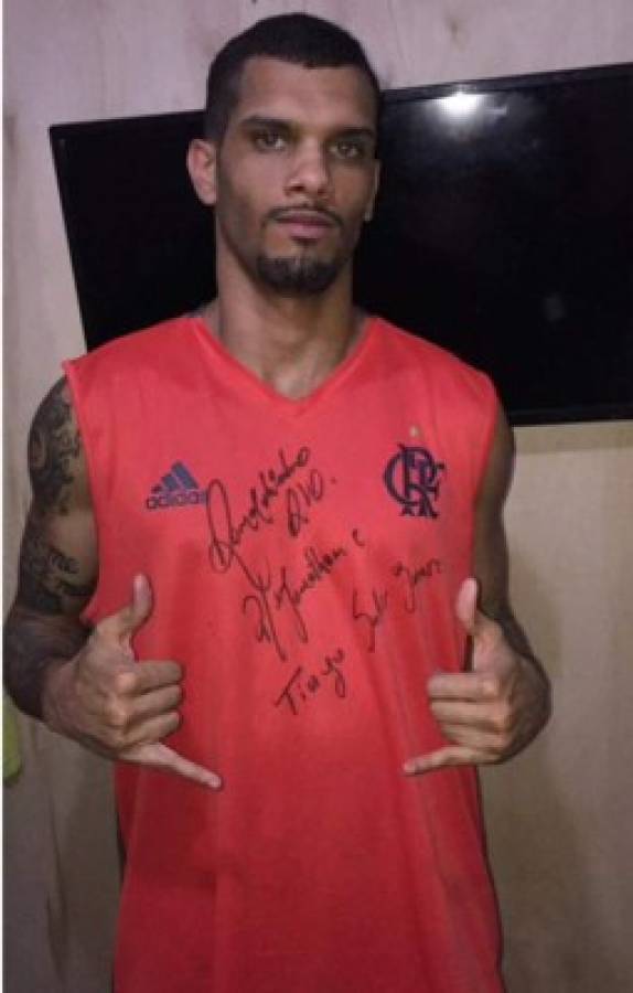 Caso Ronaldinho: Revelan nuevas fotografías del brasileño en la prisión el 'Cuadrilátero'