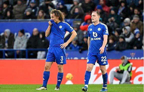 De ser un campeón épico en Premier a un calvario impensado: el motivo por el que le quitaron puntos y están sin DT