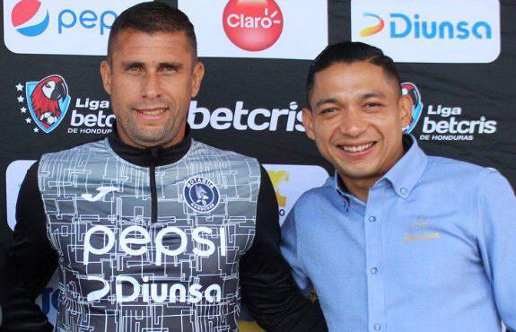Júnior Izaguirre llegó este torneo a engrosar el cuerpo técnico de las inferiores del Motagua y ahora es el DT de reservas.