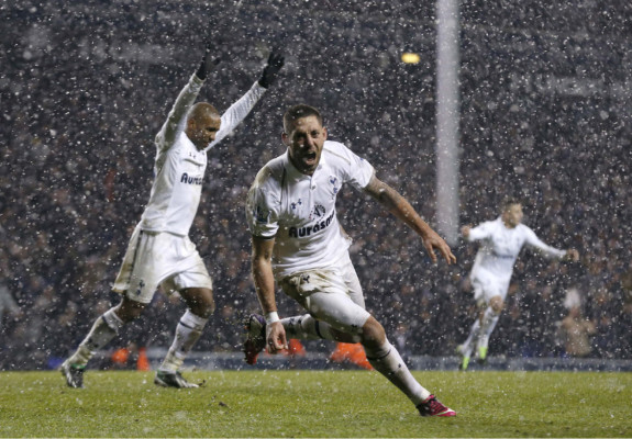 Tottenham empata de último minuto y rescata un punto entre la nieve.