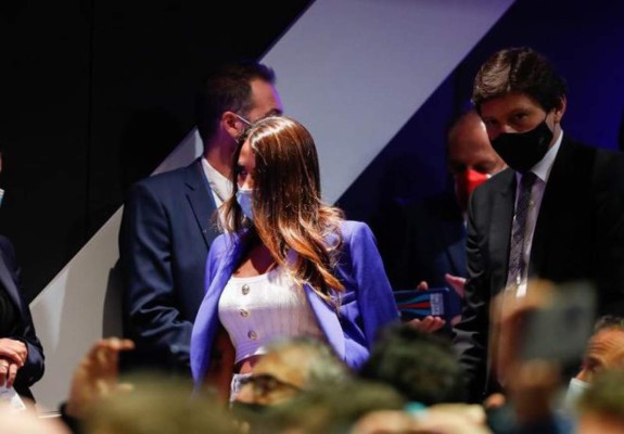 El enorme gesto de Messi, el cariño del jeque a Mateo y Antonela deslumbró: así fue la presentación del nuevo jugador del PSG&nbsp;&nbsp;