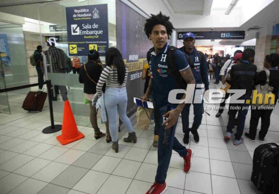 ¡Besos, abrazos y fotos! Así fue la salida de Honduras rumbo a Chile
