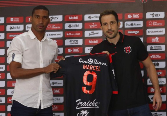 Alajuelense ficha a Marcel Hernández y llegará más fuerte para el juego ante Olimpia