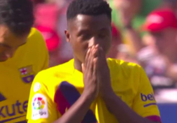 FOTOS: La alegría de Ansu Fati, el gesto de Piqué y la dura batalla entre Osasuna y Barcelona