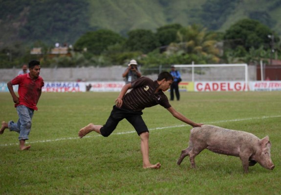 Las raras cosas que solo se ven en los estadios de fútbol en Honduras