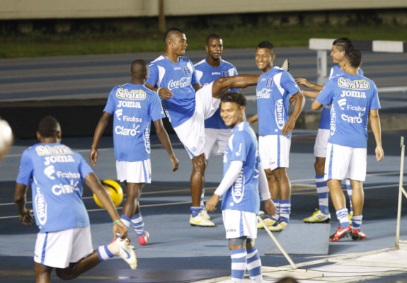 La Selección reconoció este jueves por la noche el estadio Rommel Fernández.