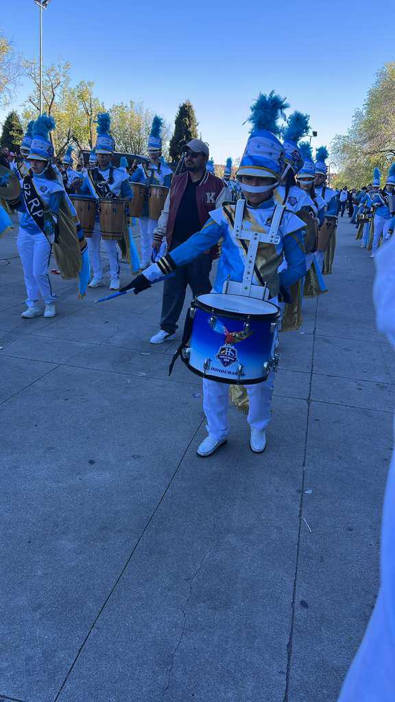 Con bellas palillonas y chucky presente: así se vivió la previa del amistoso entre Honduras y Perú en España