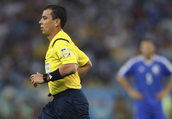 VIDEO: El árbitro Joel Aguilar, otra vez envuelto en polémica