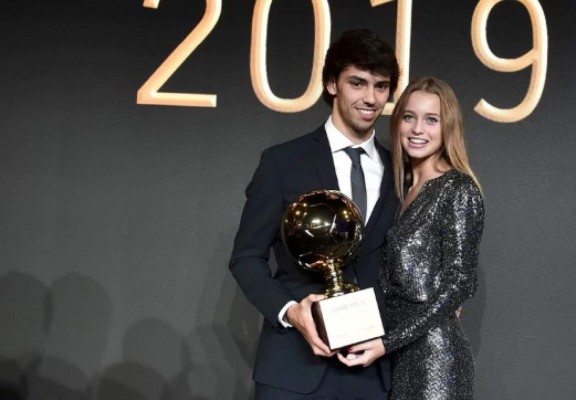 La espectacular novia de 20 años de Joao Félix deslumbra en la gala del Premio 'Golden Boy'