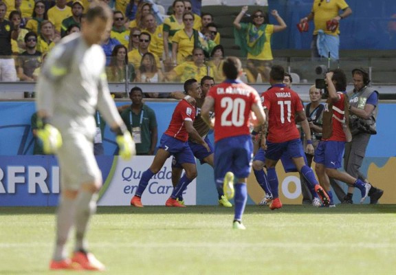 Brasil eliminó a Chile en los penales y pasó a cuartos.