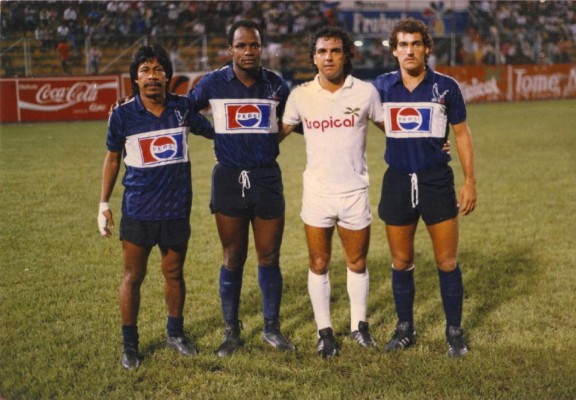 Fotos memorables de los clásicos Olimpia-Motagua