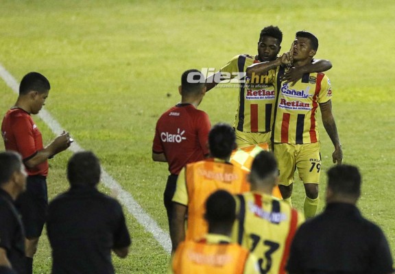 CURIOSO: La camisa de Alexander Aguilar, las gradas del Morazán y Castellón&nbsp;&nbsp;