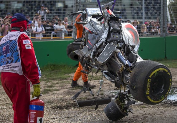 Las impactantes imágenes del accidente de Fernando Alonso en el Gran Premio de Australia