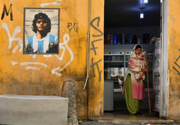 Sigue la tristeza y los homenajes: Las nuevas imágenes por el mundo del adiós a Maradona