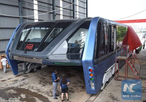 ¡Espectacular! Así es el autobús de tránsito eleveado que se inaugura en China