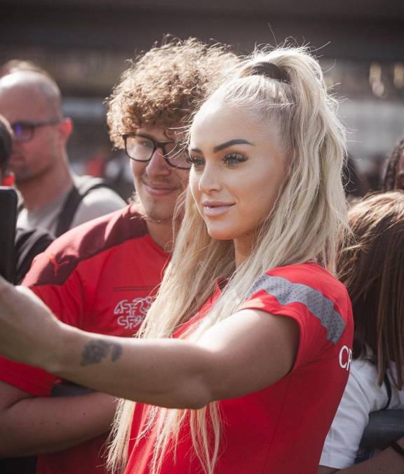 Alisha Lehmann toma inesperada decisión tras recibir una oferta de 100 mil dólares por un nuevo trabajo fuera del fútbol